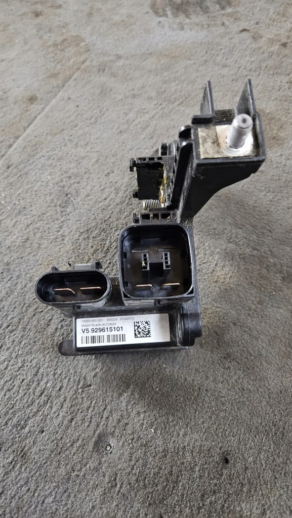 Купить Bmw 1 f20 15r распределитель напряжения 929615101