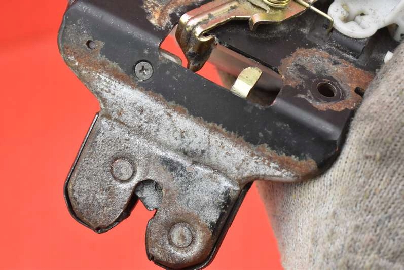 фото №9, Замок крышки задняя багажника mazda 6 1 i gg sedan 02-05