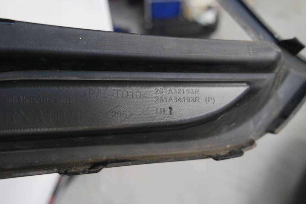 фото №8, Renault megane iii lift решётка противотуманной фары левая led