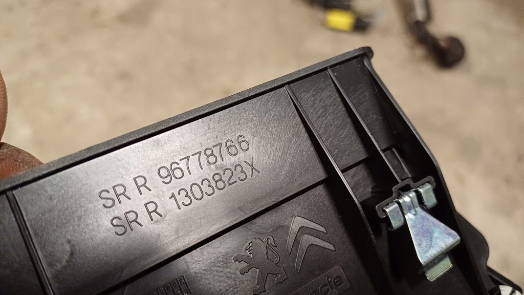 фото №5, Peugeot 308 ii t9 решітка обдув права 96778766