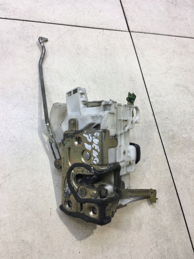 фото №1, Замок дверь правый перед toyota avensis t22