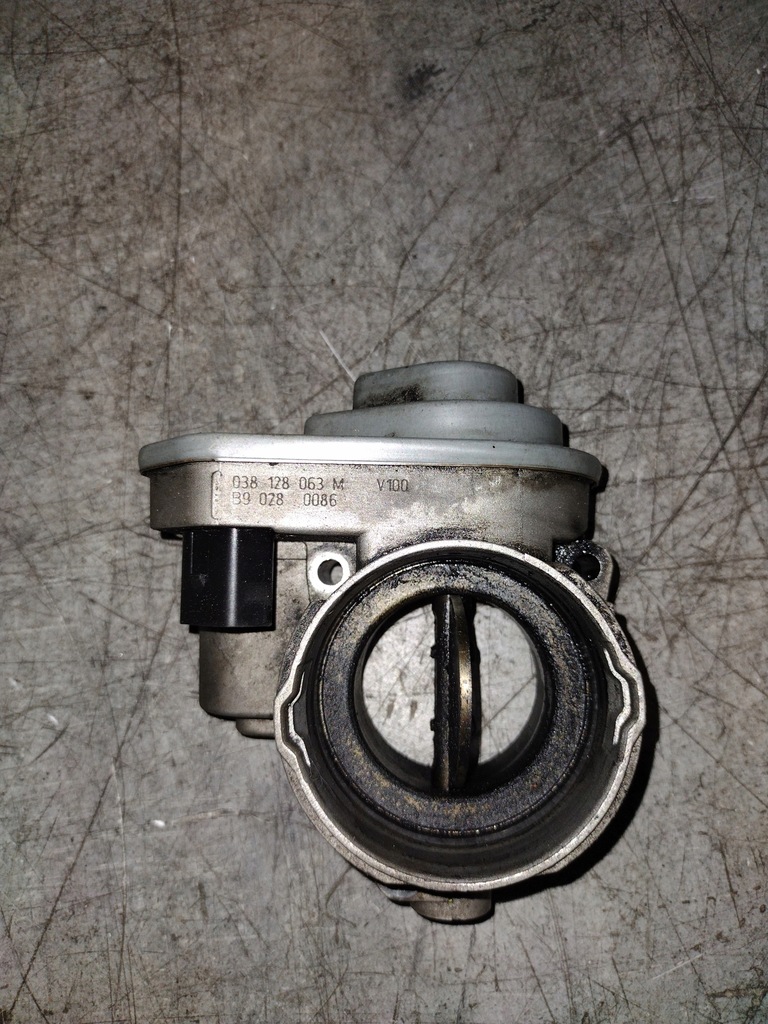 фото №1, Дроссельная заслонка 038128063m vw golf iv 1.9 tdi