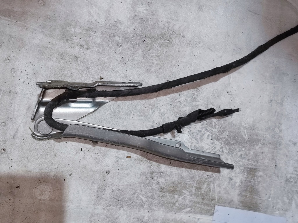 фото №1, Петля капот правый vw polo v 6r0 6r0823302a