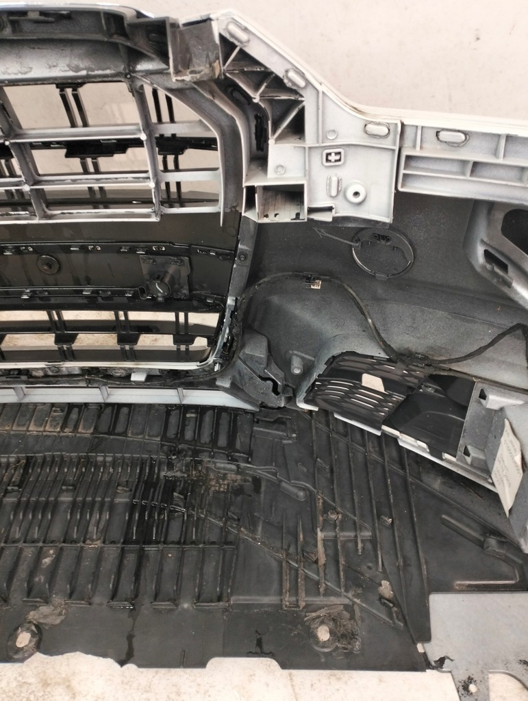 фото №9, Audi a6 c7 lift s-line бампер перед ls9r 4g0807437ab 6 x pdc