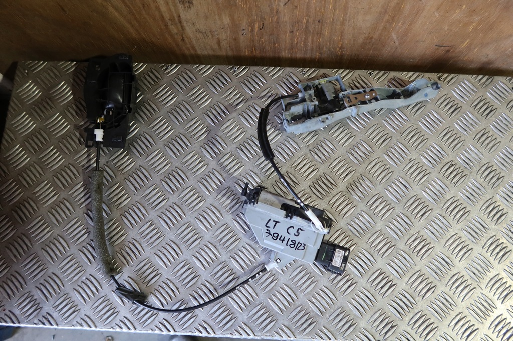 фото №1, Замок дверь левый задняя citroen c5 iii psa574395