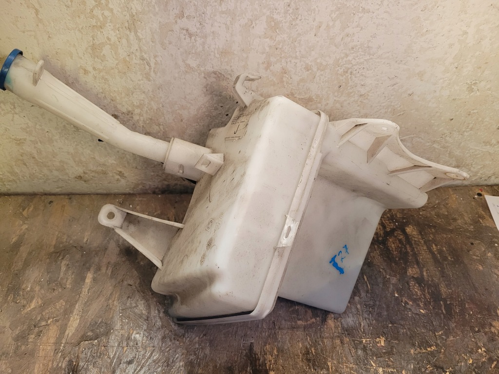 фото №1, Toyota avensis t27 бак омывателя