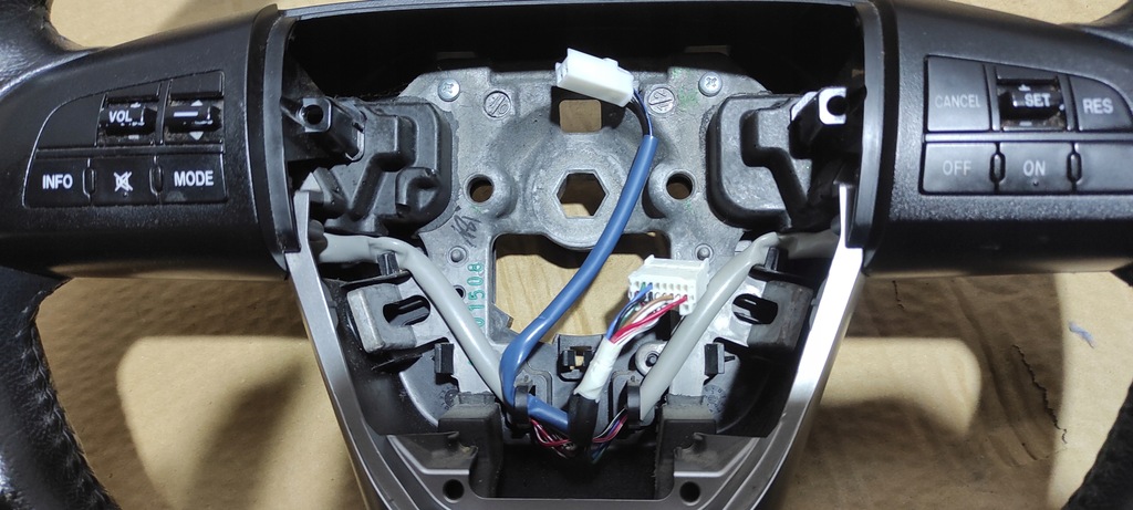 фото №10, Mazda 5 cw воздуховод кожа мультифункция 2014 rok