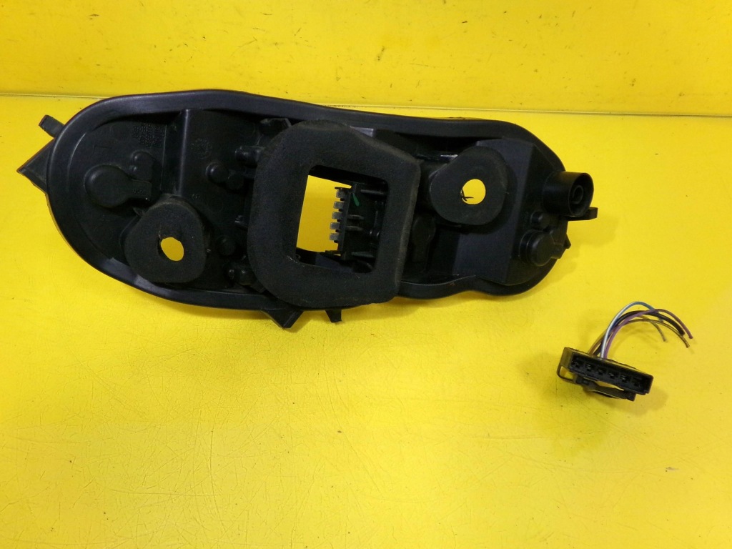 Вкладиш лампи задній лівий задній opel corsa d 89037853a nr450 Зі Шроту