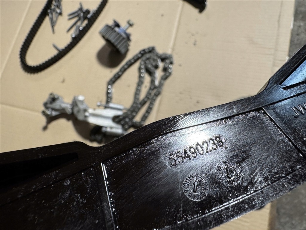 Ланцюг розподільного валу кронштейн  напрямна ролик opel astra k 5 v 1.5 cdti lxd Зі Шроту