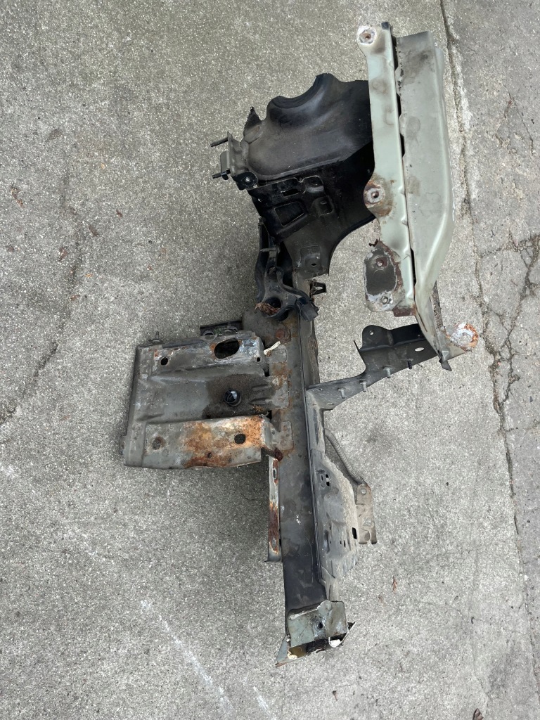 Купити Чверть лонжерон ліва перед dacia sandero 2 stepway