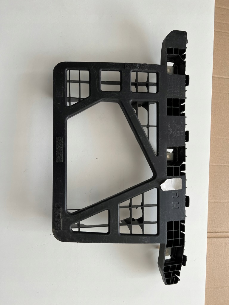 фото №1, Hyundai i30 ii kombi направляющая бампера задняя правый