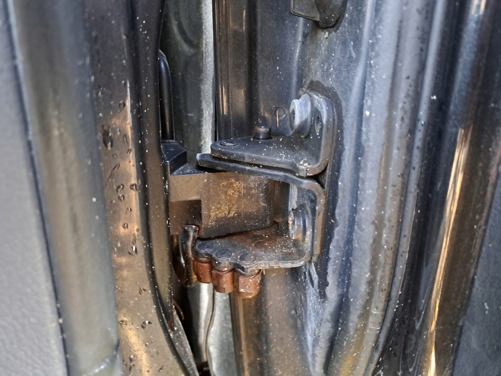 фото №1, Петля дверь vw touran caddy перед левый 1t0831411c