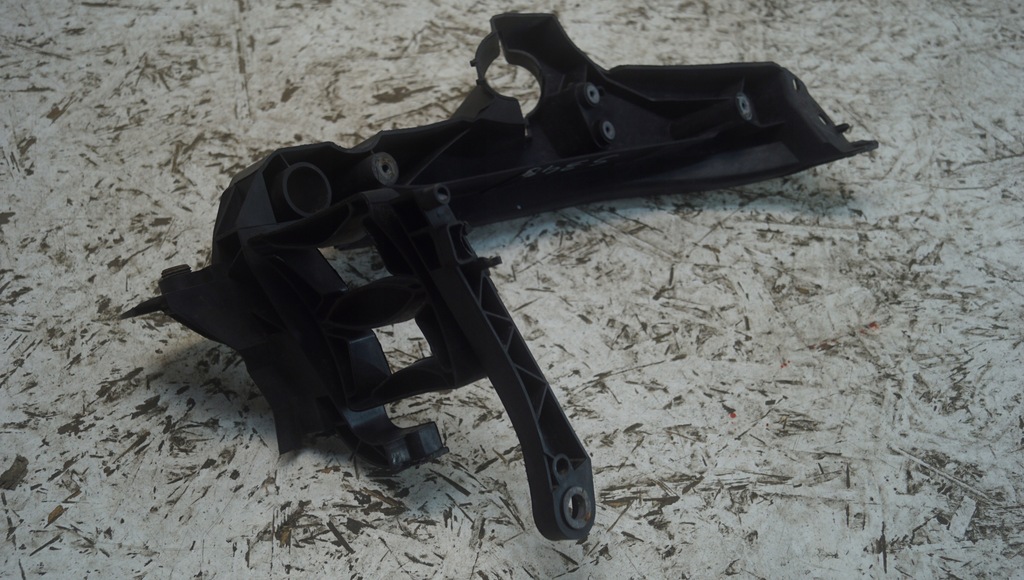 фото №5, Направляющая лампы левый audi a4 b8 8k0805607a