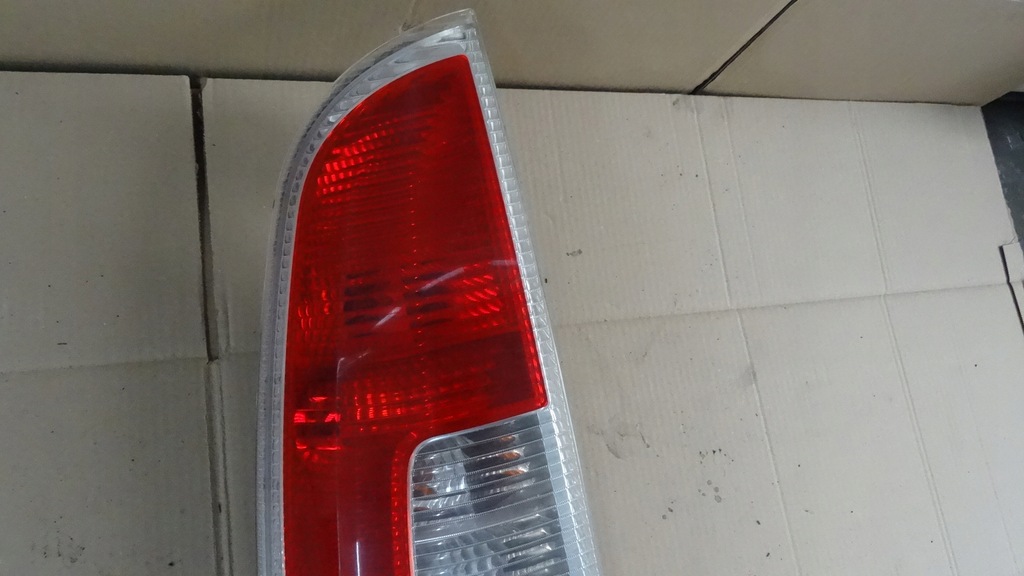 фото №8, Roomster лампа правий задня