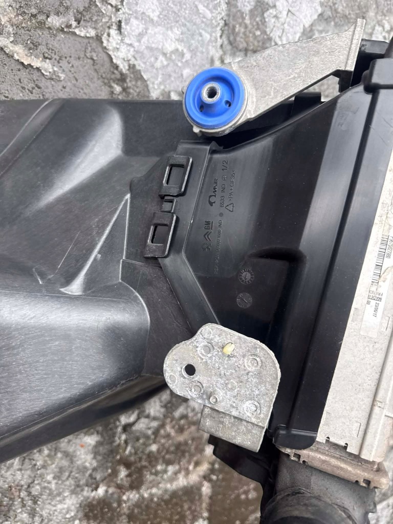 Интеркулер комплектный  радиатор воздуха peugeot 3008 2 5008 2 рестайлинг  21- Цена