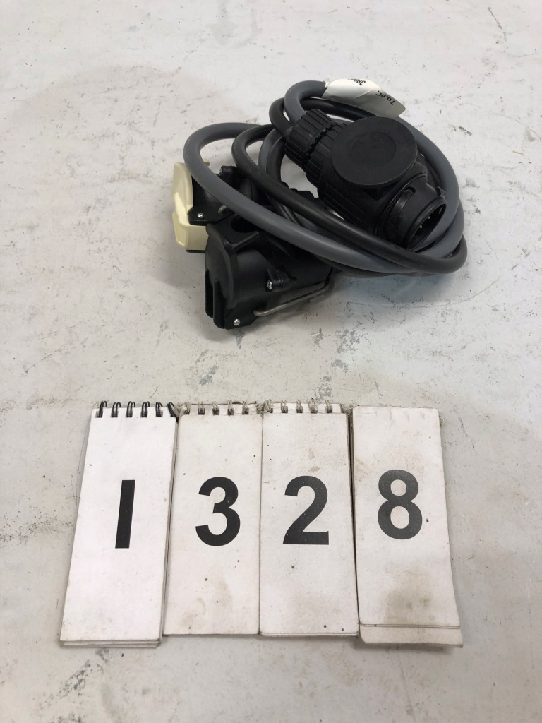 фото №1, Volvo xc90 adapter/przejściówka фаркоп буксирувальний 13/7 pin