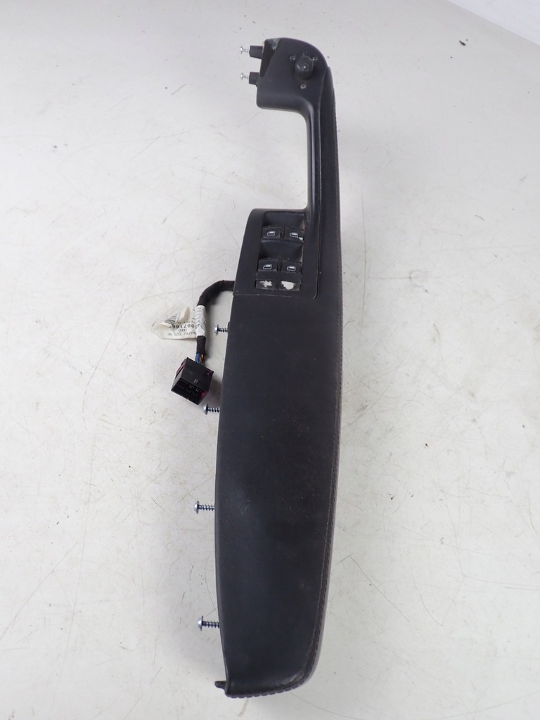 фото №1, Обшивка кронштейн ручка двері лівий перед audi s8 d3 5.2 fsi