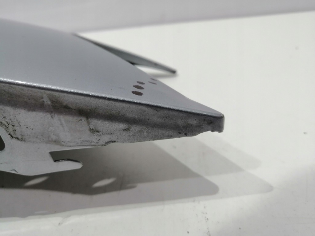 8u0821468a правый  перед крепеж крыла audi q3 aso Доставка