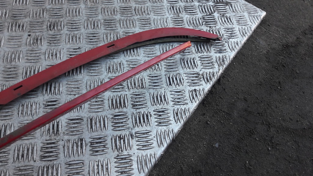 фото №6, Bmw 5 e39 молдинг pod фара правая czerwona