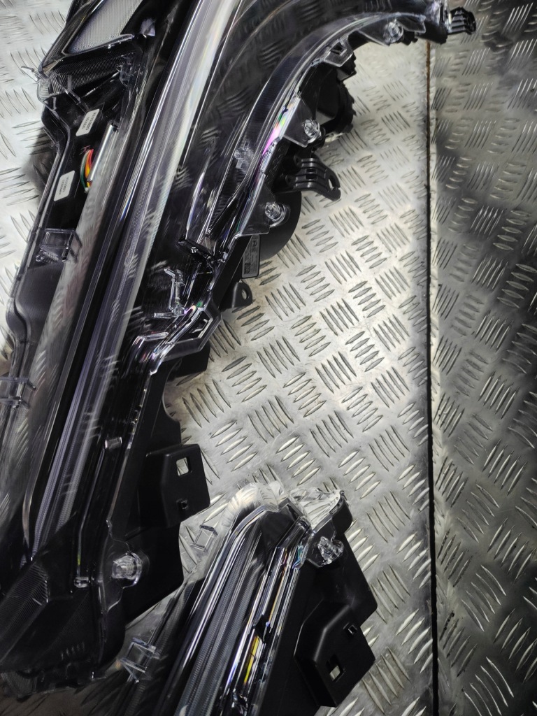 Corolla e21 рестайлинг  фара передняя комплектная левая правая оригинальная новая Доставка