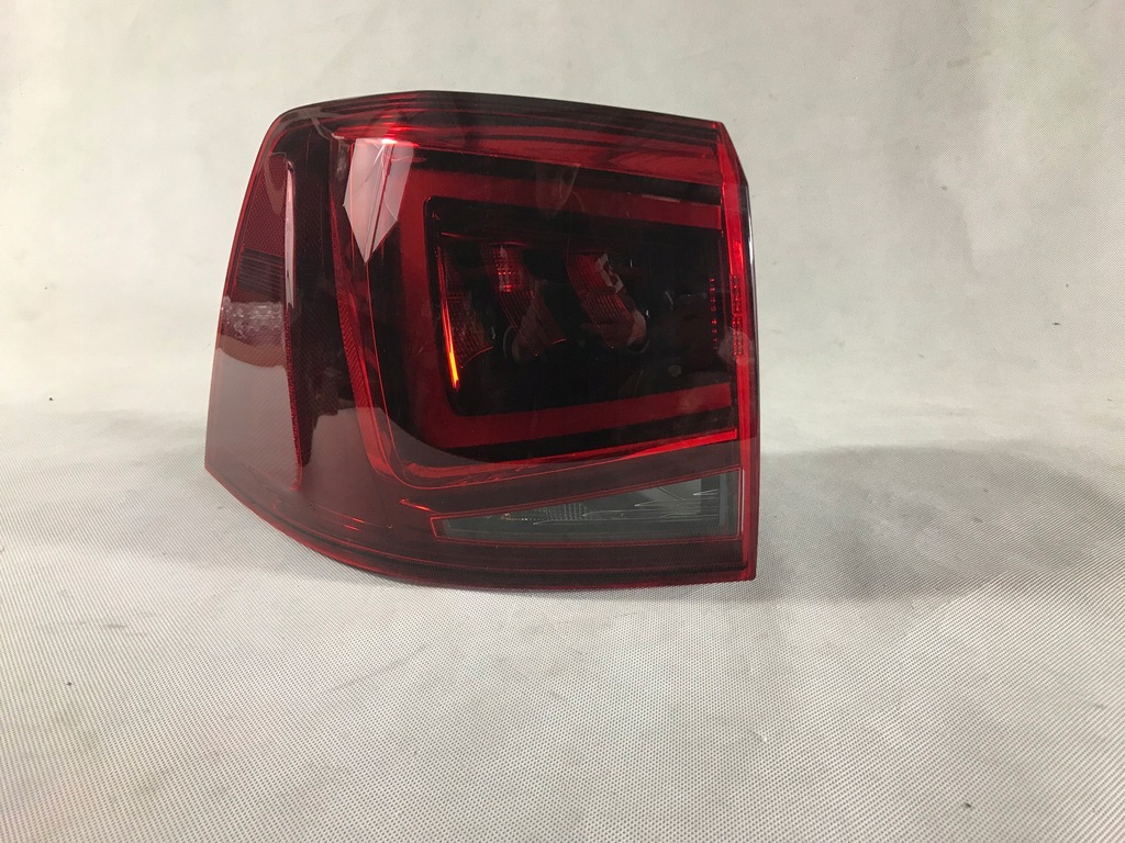 фото №1, Seat оригинальный номер 7n5945207 лампа задняя комбинированная