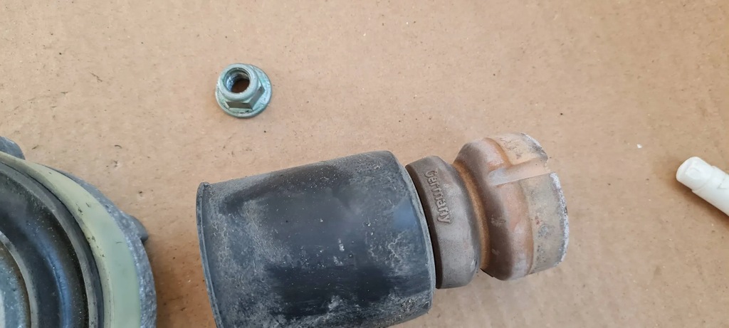 фото №10, A4 b9 8w подушка разъём амортизатора перед 8w0413333 a5 8w