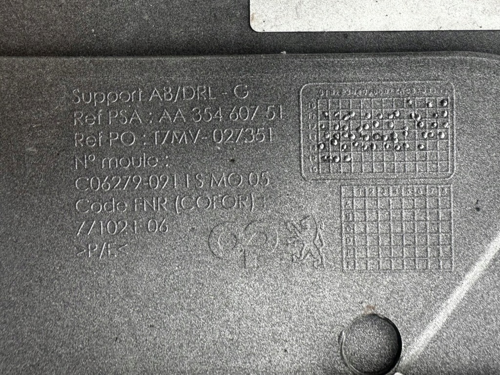 Peugeot 308 t7 pdc бампер перед передній c06279-091 Зі Шроту