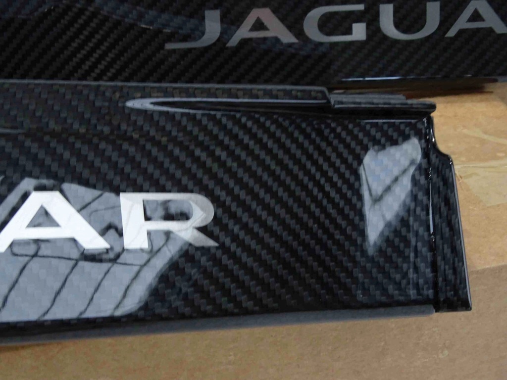 Новая  2x накладка крыло  карбон jaguar f-type svr Оригинал