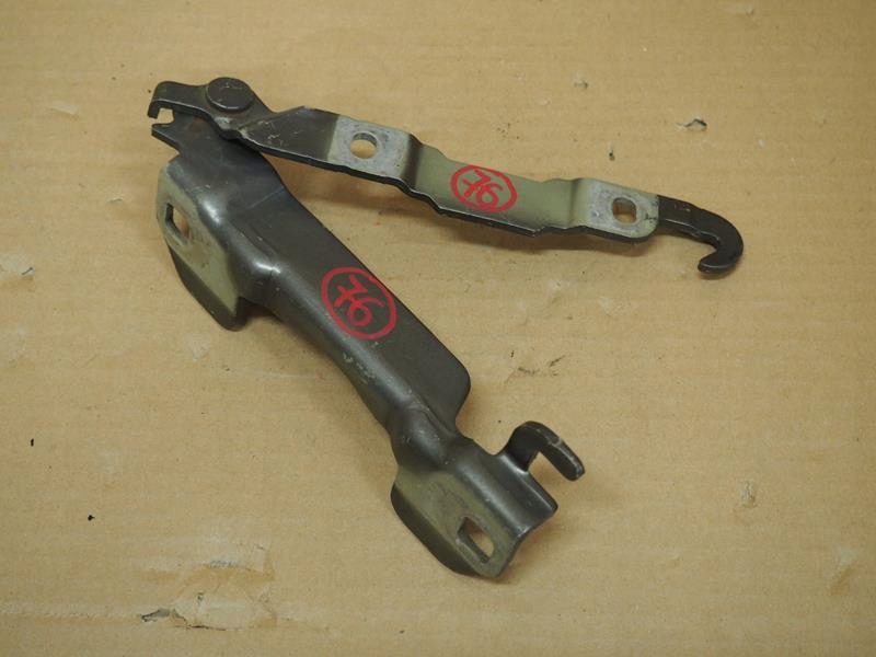 фото №2, Петля капот правый alfa romeo 159