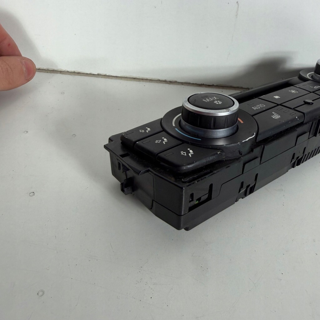 Панель кондиционера заводской bmw 1 e87 3 e90 e91 lci рестайлинг  оригинальный номер 9221852 в Украине