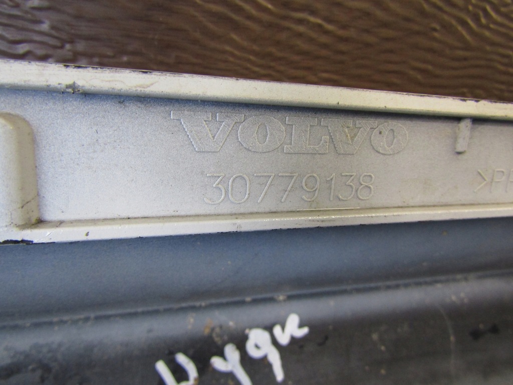 фото №8, Молдинг порог левая volvo c30 r design 07-12