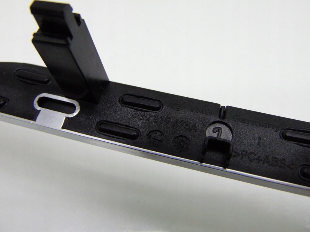 фото №4, Защита радио volkswagen оригинальный номер 3g2858069e