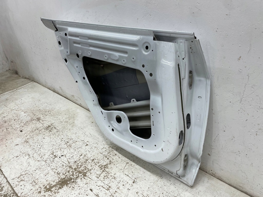 Дверь левый задний  tesla 3 17- Киев