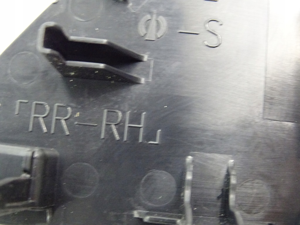 фото №9, Rav4 5 v перемикач вікон правий задня 74271-42110