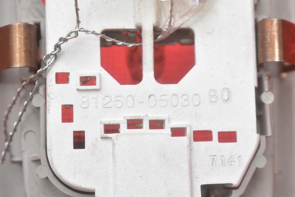 фото №8, Лампа освещение салона задняя 81250-05030 toyota verso lift 09-18