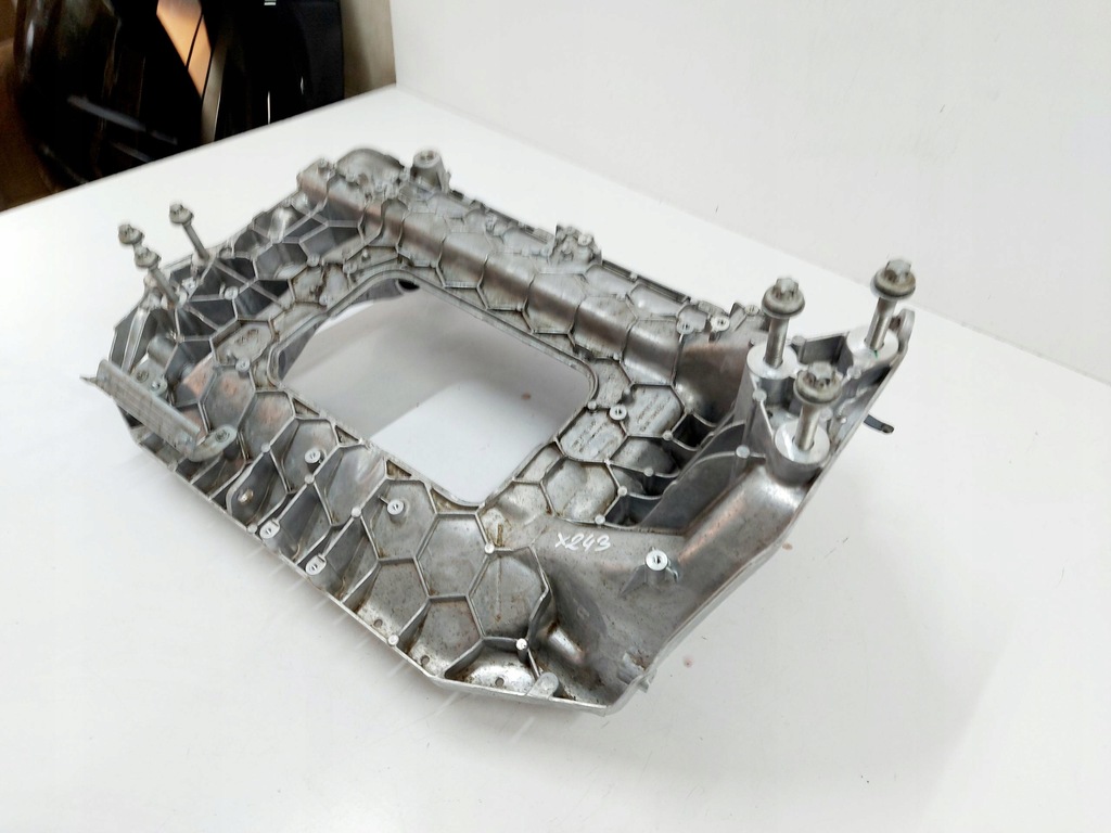 фото №8, Mercedes eqb n243 x243 23r. кронштейн кронштейн двигателя a2433451800