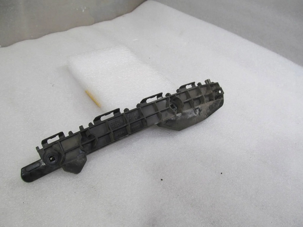 фото №11, Toyota auris hb e18 12-18 направляющая кронштейн правый бампера задняя заднего c406