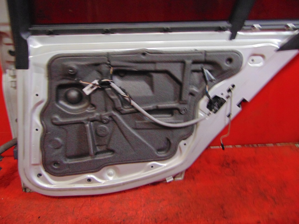 фото №13, Bmw 3 e90 дверь задняя правое 354 серебристый sedan