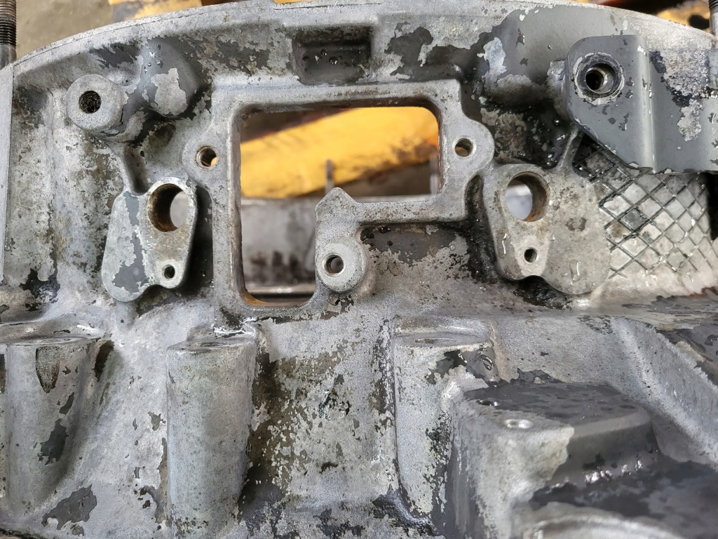 фото №4, Кришка корпус зчеплення розподільного валу scania r 1724540