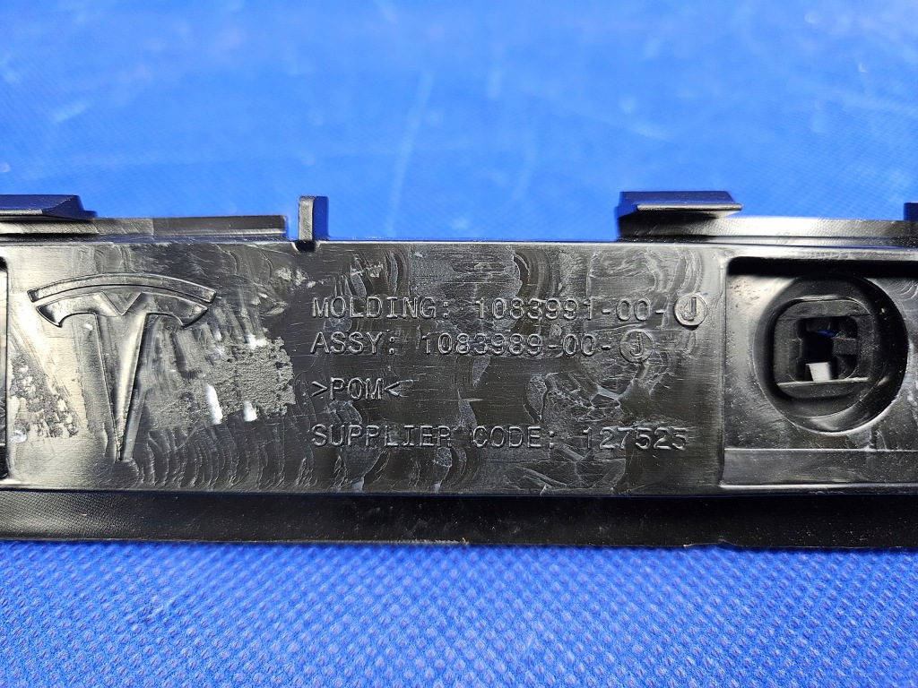 Tesla 3 напрямна бампера правий задня задній кронштейн 1083991-00-j Київ