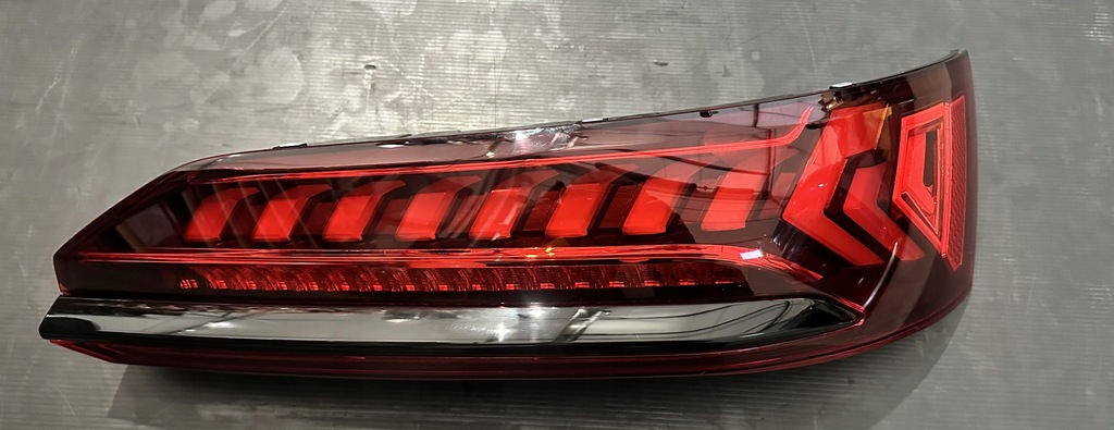 фото №1, Audi q7 4m лампа задня 4m0945094h....