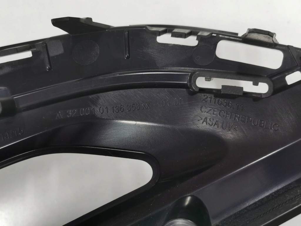 Решётка бампера передний bmw 1 f40 правый  1 левая 383. Киев