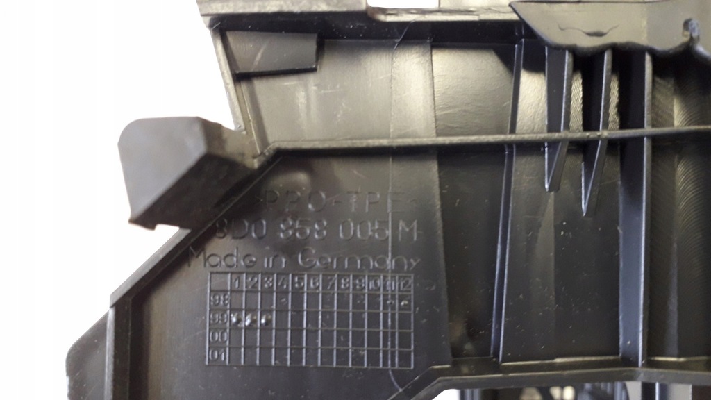 фото №10, Рамка средняя корзина радио audi a4 b5 fl 8d0858005m