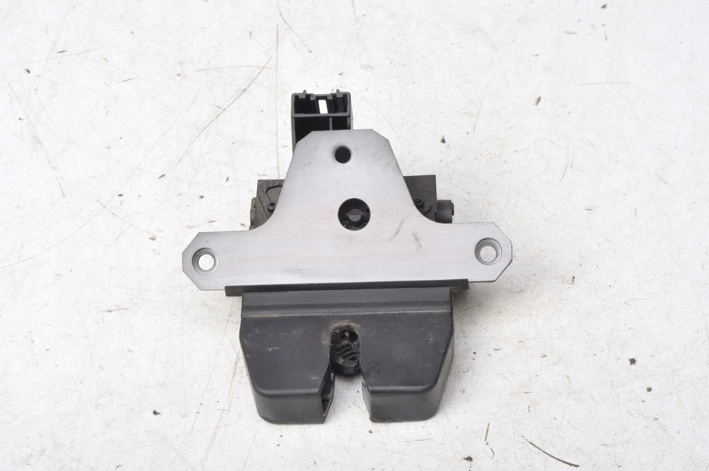фото №1, Volvo s40 ii v50 замок багажника кришки 4 pin 30799474