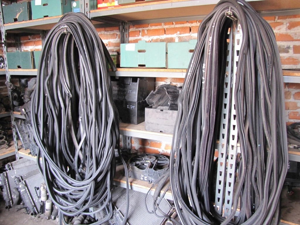 фото №1, Volvo s80 v70 - прокладка дверь, стекло, перед задняя