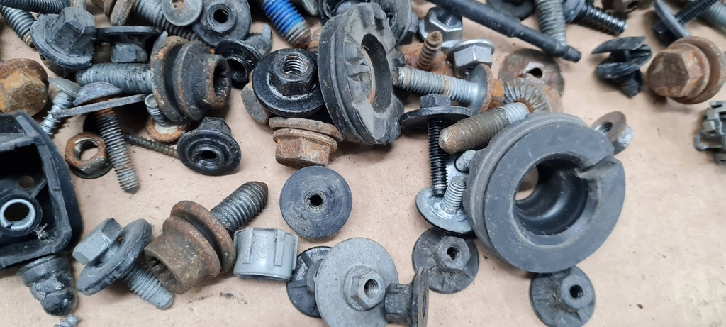 фото №12, A4 b9 8w болты винтики перед бампера поперечина ly9t a5 8w