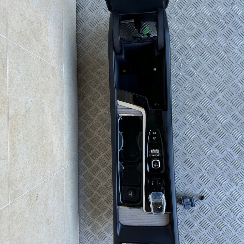 фото №5, Подлокотник туннель панель управление volvo xc60 ii plug-in hybrid