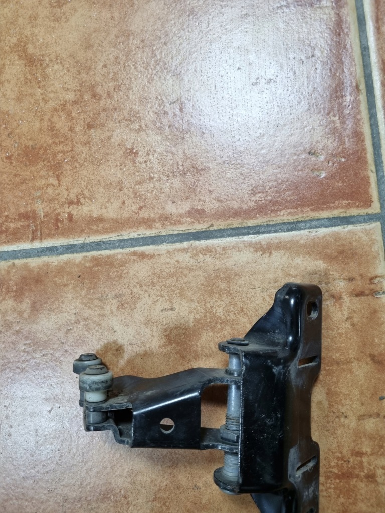 фото №3, Mercedes sprinter 910 направляющая ролик дверь раздвижных