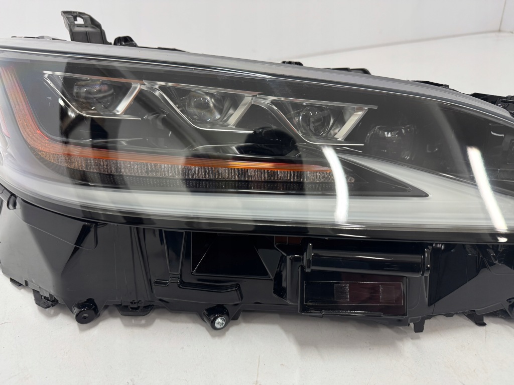 Фара передняя перед правый  правый lexus es vii 7 full led Оригинал