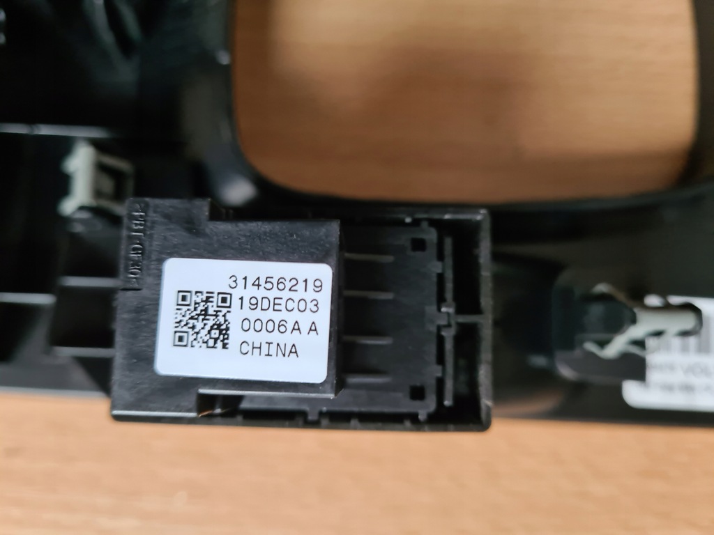 фото №5, Панель корпус туннель подстаканник volvo xc40 31694476